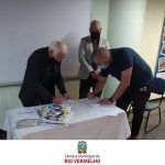 Assinatura do contrato entre Câmara Municipal e Associação Profissionalizante do Menor de Belo Horizonte – ASSPROM para realização  do Programa Adolescente Trabalhador