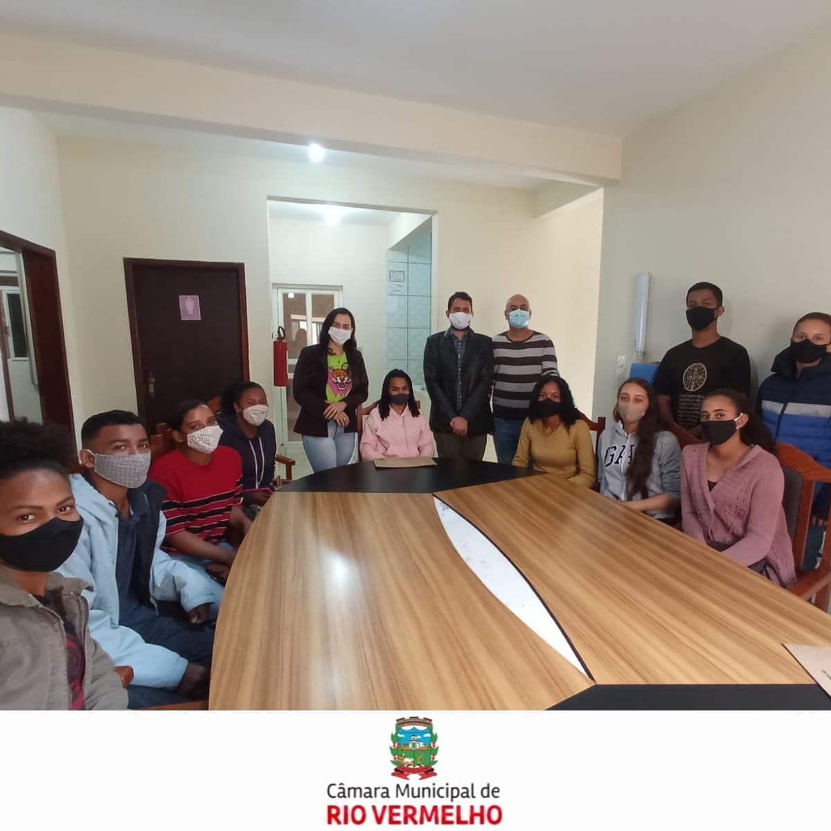 No momento, você está visualizando A Câmara Municipal de Rio Vermelho/MG, na pessoa do Presidente da Casa, Jairo Claudino Câmara, bem como o procurador Gabriel Salema, secretária Débora Miranda e a senhorita Katiuscia Moreira, secretária da Assistência Social, receberam na manhã de hoje 02/09/2021, os adolescentes que irão exercer mediante a Assprom funções administrativas na Casa Legislativa.