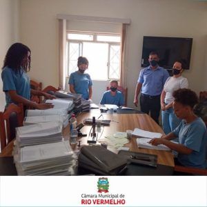 Leia mais sobre o artigo A Câmara Municipal de Rio Vermelho/MG, terminou na manhã desta terça-feira, 14/12/2021 o processo de digitalização dos arquivos da Casa Legislativa.