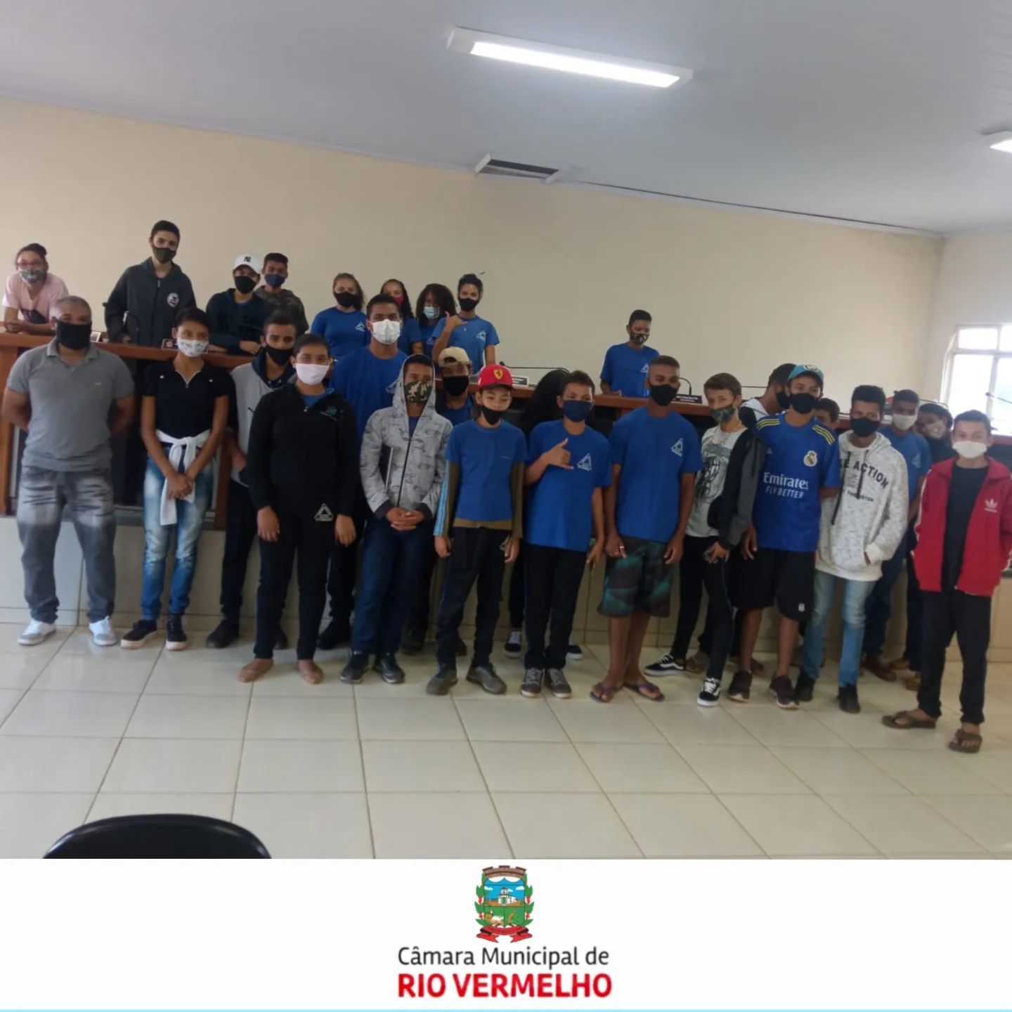 No momento, você está visualizando A Câmara Municipal de Rio Vermelho/MG, recebeu na manhã de hoje 18/03/2022 os estudantes da Escola Municipal Santos Costa da comunidade do Matão. Trabalho de campo ministrado pelo Professor de História Florisvaldo.